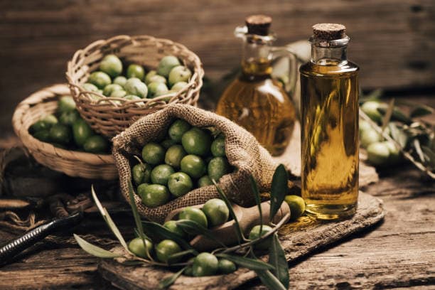 تصویر 4 از روغن زیتون اکسیر با کیفیت بالا و بافت سبک مناسب مصرف روزانه
